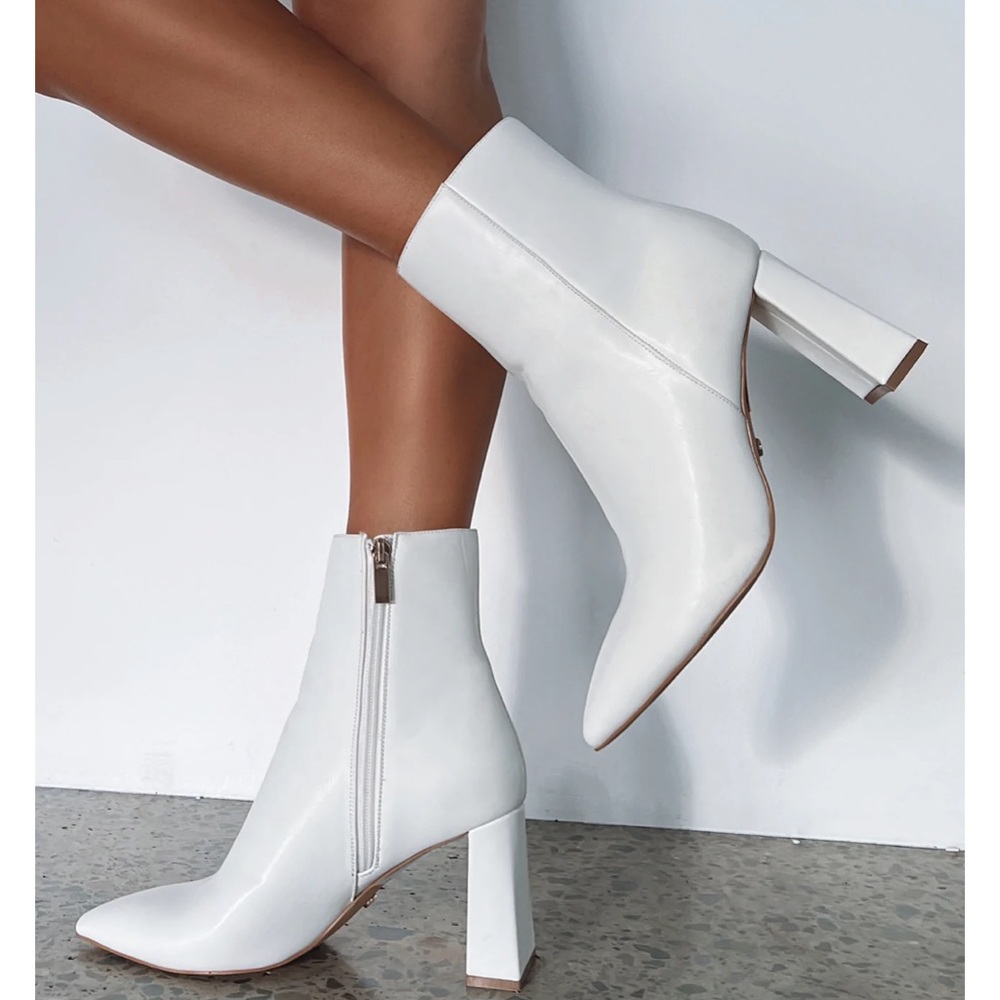 White Fox White booties - Picture 2 of 3